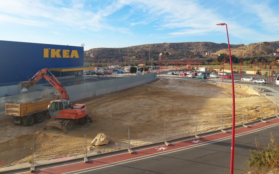 Comienza la obra de la nueva unidad de suministro de Plenoil en la Parcela P-1.2 del SUOR-LFC-09, en la Rambla de Belén, junto a Ikea XS de Almería